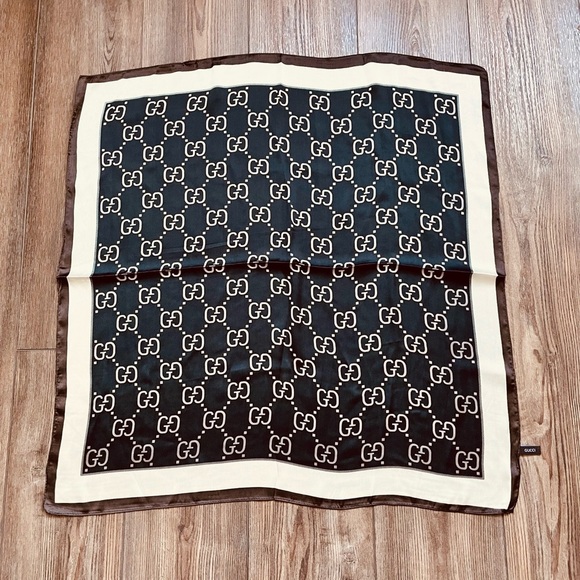 100% silk Black and Cream  Square scarf - Picture 2 of 13